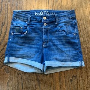 Wallflower women’s or juniors medium blue shorts